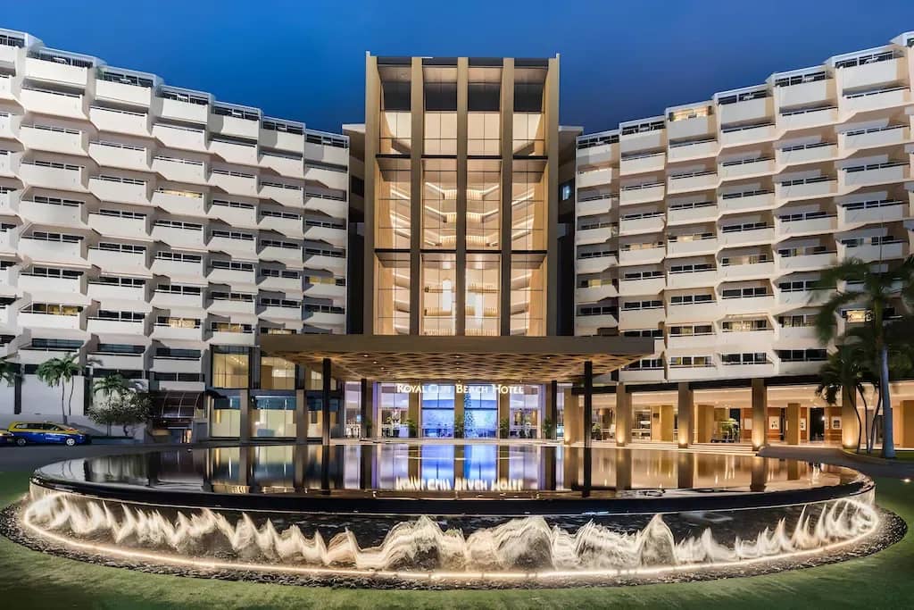 โรงแรมรอยัล คลิฟ บีช พัทยา โรงแรมรอยัล คลิฟ บีช พัทยา