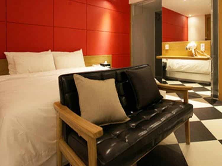 Two Be In Tourist Hotel