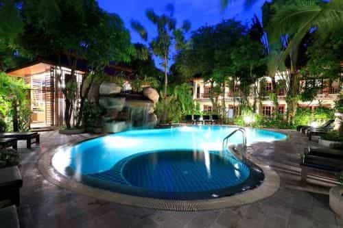 โรงแรมภูเก็ต มีท ฮอลิเดย์