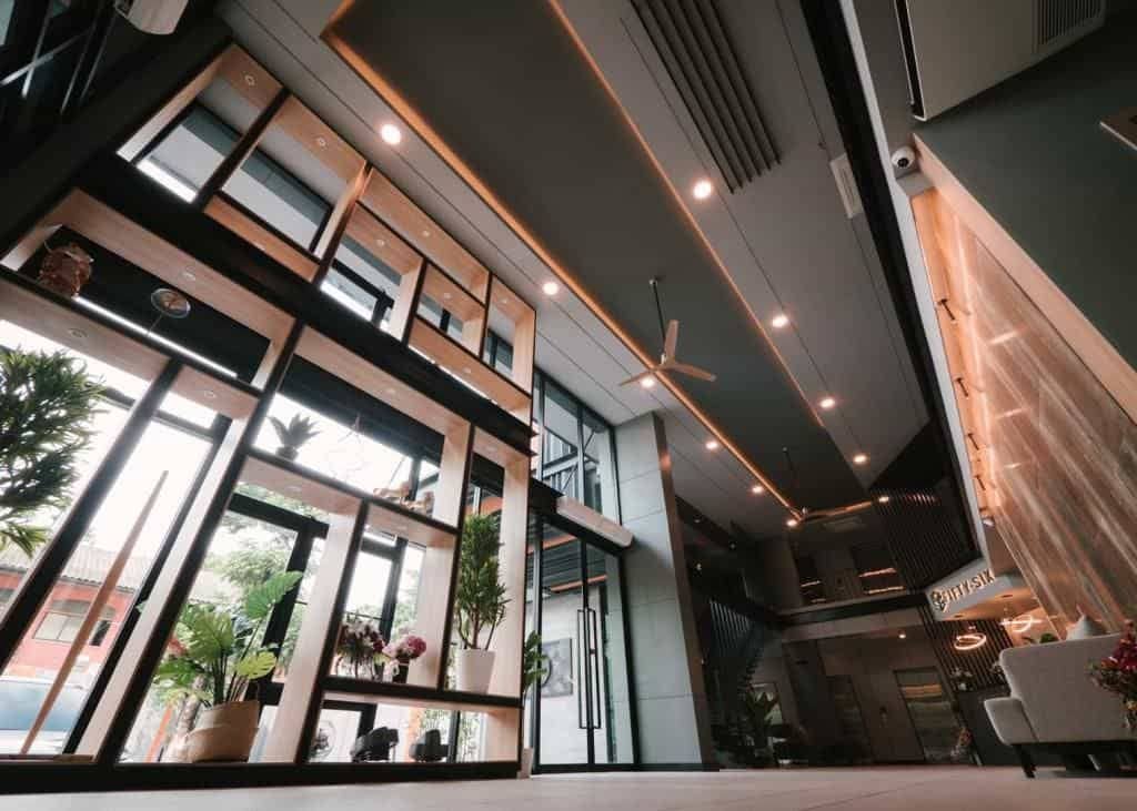 56 โฮเทล 56 โฮเทล
