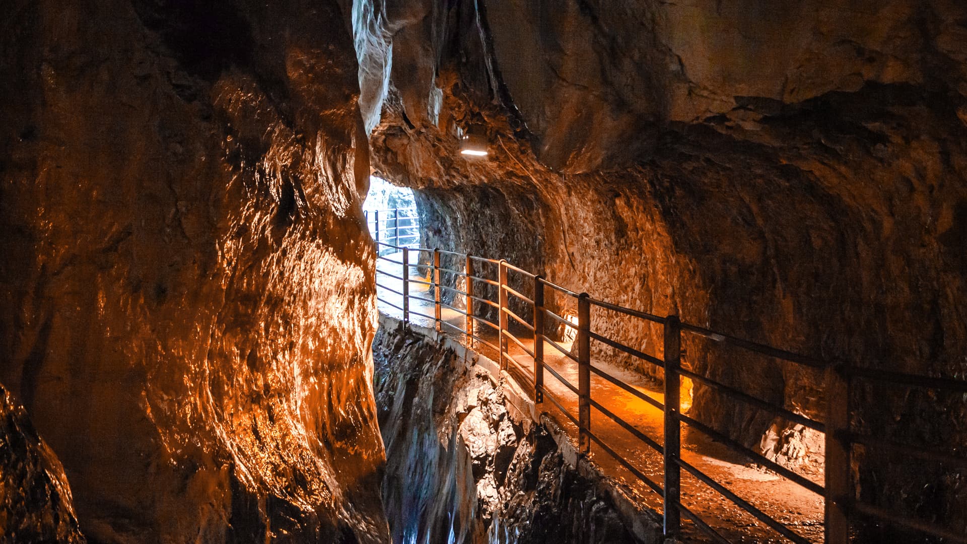 travel-story-1729250164_39bec06d3bd2abc25e89-0
